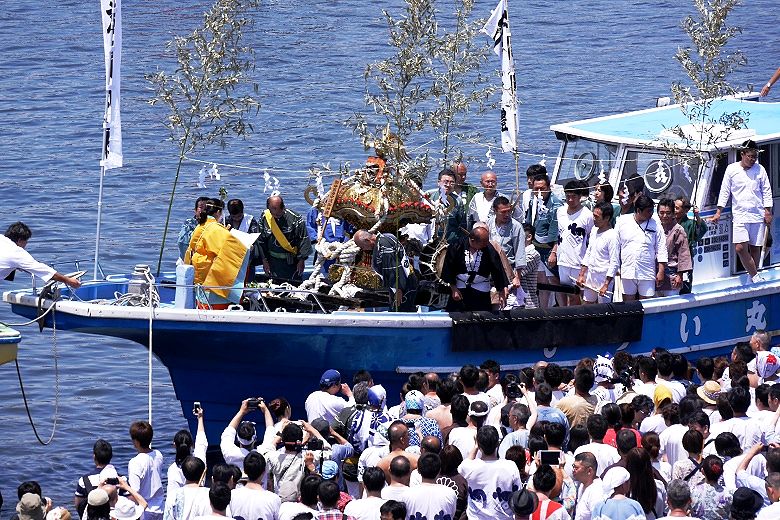 船上で祝詞奏上。'15.06.07.