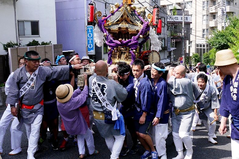 登り坂で引っ張りや後方から押し上げ。'15.06.07.
