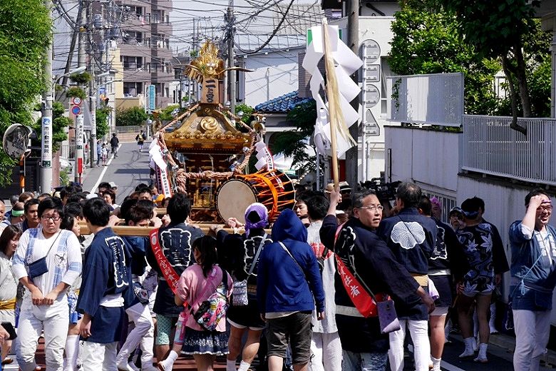 坂の下から蓬来坂へ。'15.05.17.