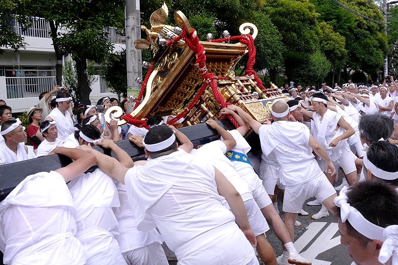 大神輿の神輿振り。'15.06.06.