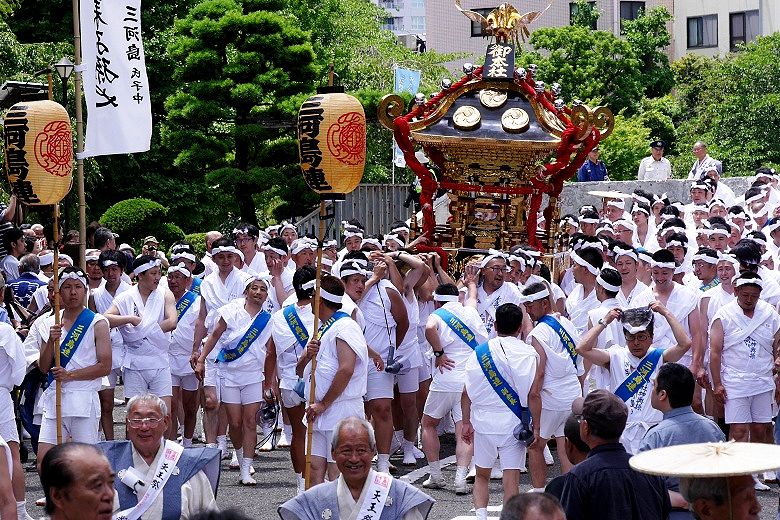 御本社大神輿の若睦選抜担ぎ手。'15.06.06.