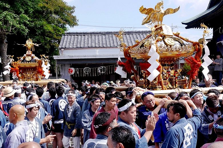 境内での神輿揉み。'15.06.28.