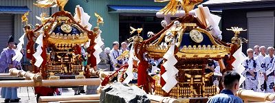 鎮座する二基の宮神輿。'15.06.28.