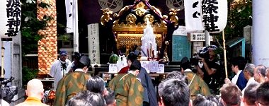 鳥居下で波除渡御祭式典。'15.06.13.