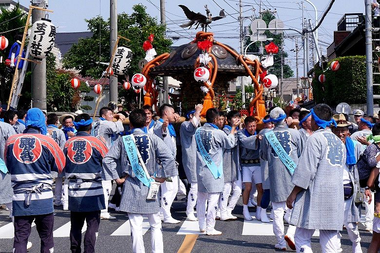 古色蒼然とした殿ヶ谷須賀神社。'15.07.12.
