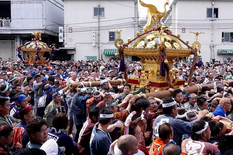 水神社と波除との連合神輿揉み。'15.06.13.