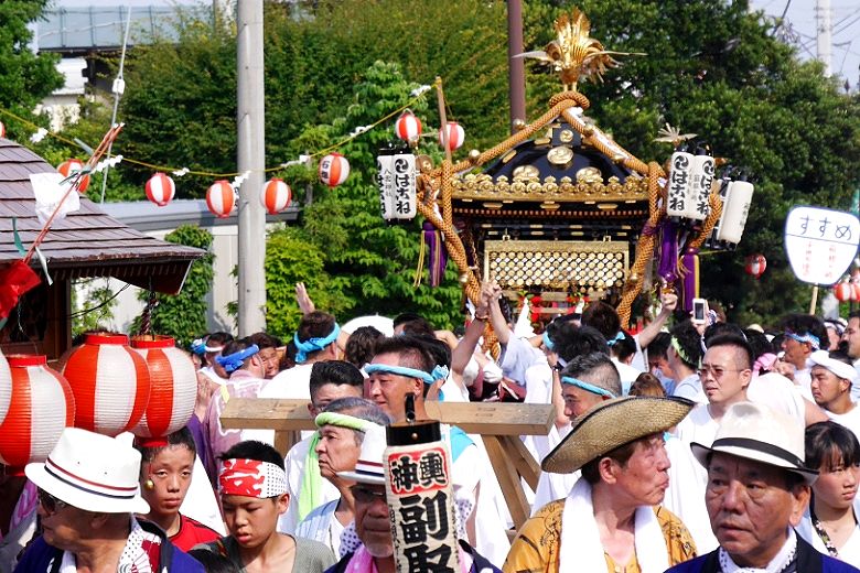 江戸末期の台座三尺六寸の古神輿。'15.07.12.