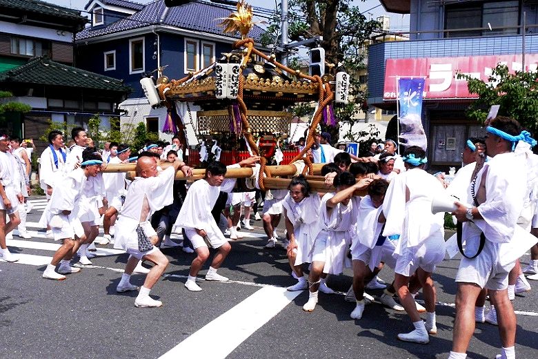 箱根ヶ崎八雲神社の神輿揉み。'15.07.12.