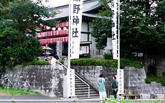 狭い階段参道。'15.09.06.