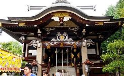 荘厳な社殿。'15.08.23.