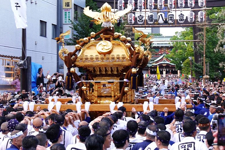 揃いの印半纏で統率取れた宮入。'15.08.16.