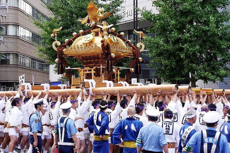 永代橋西詰での差し上げ。'15.08.16.