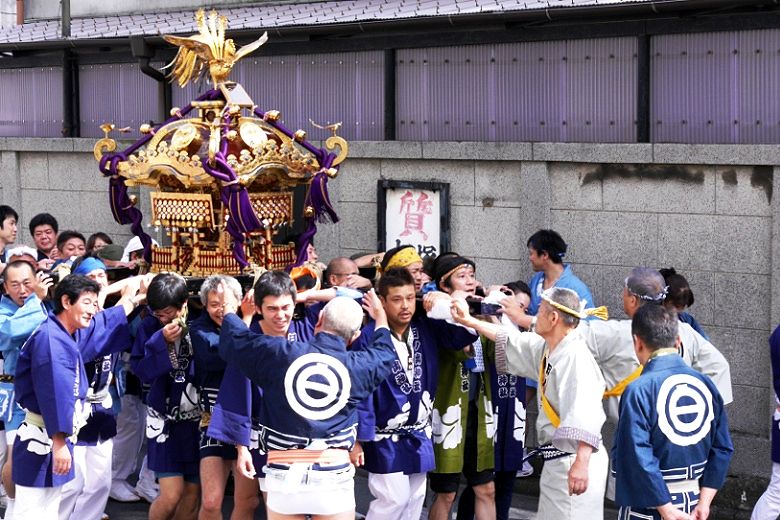 日之出町団地前の質屋。'15.09.20.