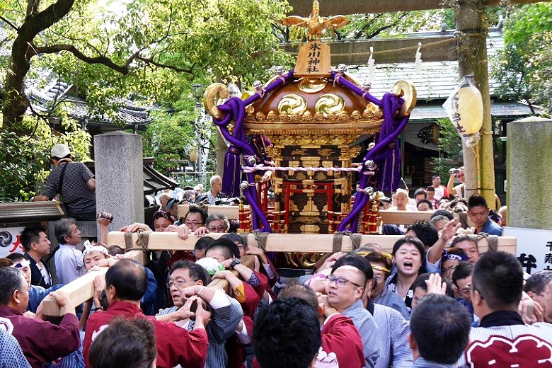 神社前道路へ。'15.09.20.