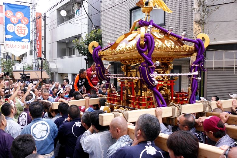 足立仲町郵便局前。'15.09.20.