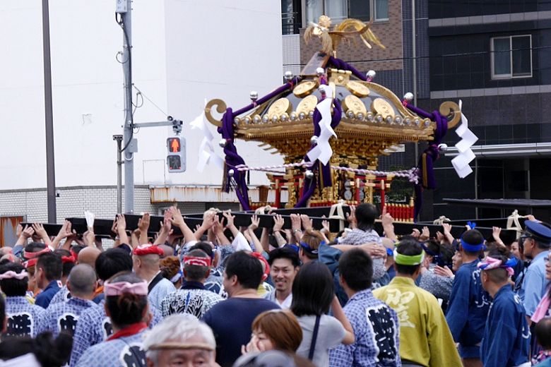 四尺五寸の千住神社の千貫神輿.'15.09.13.