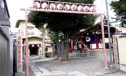 住宅地ど真ん中で判りにくい。'15.09.13.