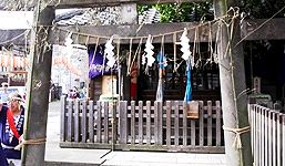第二鳥居と拝殿。'15.09.20.