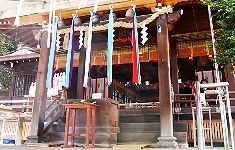 稲荷神社の拝殿。'15.09.20.