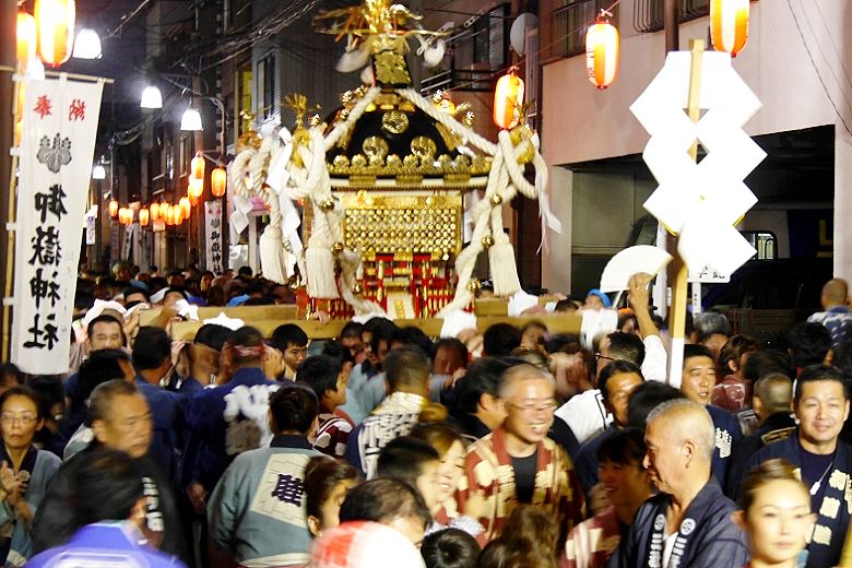 神社北側路地。'15.09.26.
