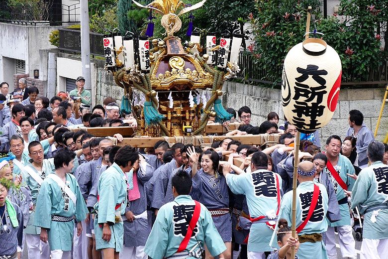 神社入り口住宅街。'15.09.27.