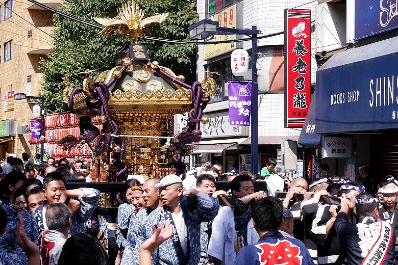 初台坂を渡御。'15.09.22.