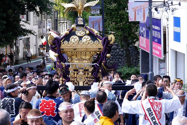 参宮橋商店街の急勾配。'15.09.22.