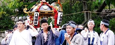 秋川沿いを渡御。'15.09.29.