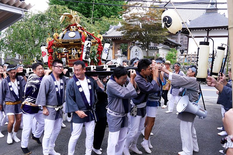 別当の正光寺の山門。'15.09.29.