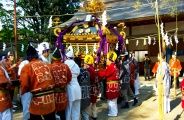 祭事に慣れている氏子役員たち。09.04.29.