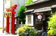 小振りの朱塗り鳥居。09.06.07.