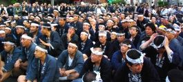 本社神輿遅れ気味に、まだ見えぬか。09.06.07.