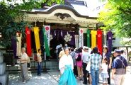 境内の参拝者は途絶えず。09.06.07.
