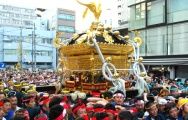 千貫神輿と担ぎ手の大集団は迫力満点。09.06.07.