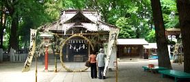 社殿前の大祓いの茅の輪。