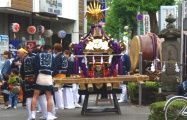 青梅街道柳沢の庚申塔からの宮出し。09.07.12.