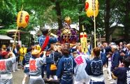 田無神社境内へ。09.07.12.