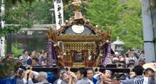 神輿揉みもなく境内から鳥居へ。09.08.02.