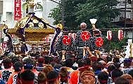 魂振り止めぬ担ぎ手に木。09.08.09.