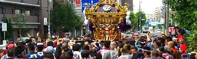 渡御で唯一広い蔵前通り。09.08.30.