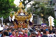 境内出れば即担ぎ手替わる。09.08.30.