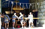 北鮫洲御仮屋内での横棒組立。09.08.16.