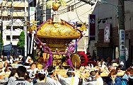 ゆったりと揺れるように神輿揉み。09.08.16.