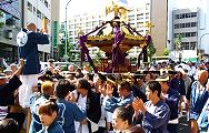 護国寺南のお神酒所。09.09.06.