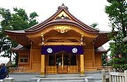 改修工事終えた社殿。09.09.13.