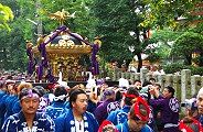 祭り衣装は男女ともに引き立てる。09.09.13.