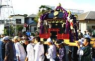 本村集会所からの担出し。09.09.13.