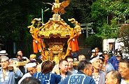 いざ渡御だと気合みなぎる。09.10.04.