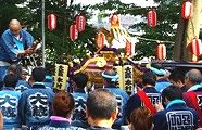 近隣の応援得ての宮出し。09.10.04.
