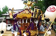 見事な飾金具や彫刻。09.09.27.